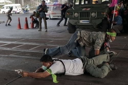 Thái Lan: Đấu súng trên đường phố Bangkok